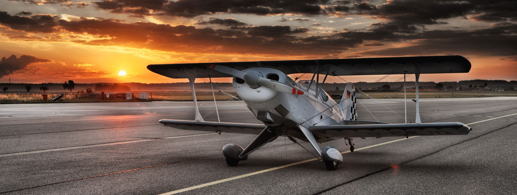 biplane-1800×680